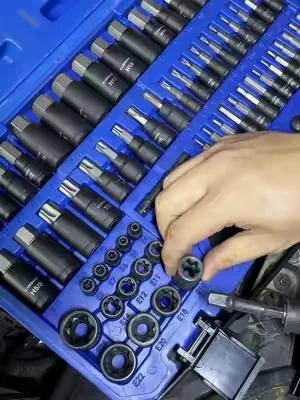 Imprescindible en la caja de todo mecánico. 71 piezas: tipos E, T y H.Adaptadores para diferentes trinquetes e impactos. #71Piezas #TiposETyH #JuegoDeHerramientas #DIYAuto #ToolUpgrade