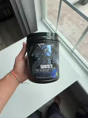 Half of for ryse Godzilla is actually crazy asf bro💀💀#gym #gymbro #ryse #rysesupps #preworkout 