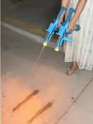 This cool electric water gun can fascinate all children#childrentoys #cool#tiktokshop #electricwatergun #waterguntoy