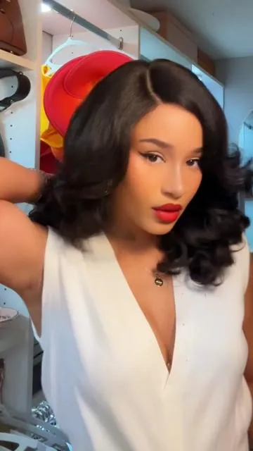 I love a good pop and go wig! #fyp #creatorsearchinsights #FatimaAltieri #haitiantiktok #gluelesswigs 🦋💙🦋