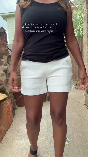 Huge discounts today!! Perfect shorts for brunch vacation and date night! #summerwins #classyshorts #chinoshorts #whiteshorts #dealsforyoudays @ShopHDE 