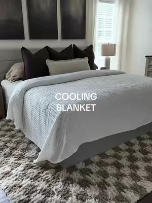 it’s so cold ❄️  #coolingblanket #coolingblanketreview #bedsurecoolingblanket 