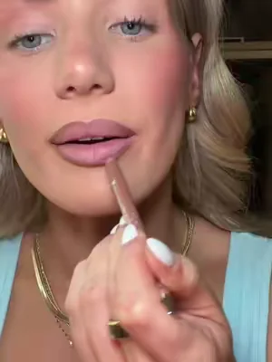 They’re on major SALE girl runnnn🏃🏼‍♀️💄 @Fenty Beauty #fentybeauty #lipcombo #DealsForYouDays #viralmakeup #grwm 