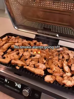 Ninja sizzle xl gives us much more cool space, and all without the smoke out an outdoor grill!! #ninjasizzle #ninjasizzlexl #indoorgrill #indoorgriddle #ninjagrill 