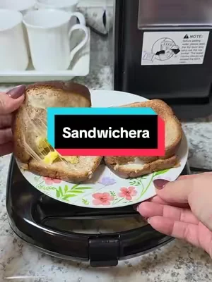 Oferta que vale la pena aprovechar esta sandwichera Prepara tus desayunos en minutos . . #DealsForYouDays  #OfertasTikTok  #Sandwichera