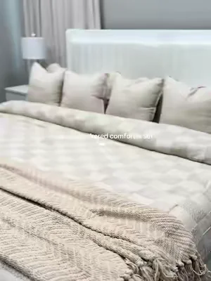 The cozy bedroom upgrade I didn’t know I needed ☁️🤍✨ this checkered comforter set instantly made my space feel more warm and put together. @Bedsure US Local  #bedding #bedroomdecor #comforterset #cozyhome #homedecor 