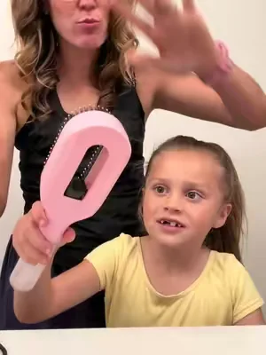 If brushing your child’s hair feels like a daily battle, this is the product you need! 🙌 It’s a spray bottle and hairbrush in one, so you can add your favorite detangler, leave-in conditioner, or just water for easy, pain-free brushing. The brush is AMAZING and makes getting tangles out so much easier. Total game changer! ✨ #HairHack #MomFinds #ParentingHacks #HairCareTips #musthavefind 