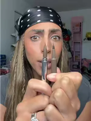 Tiny tip, BIG difference ✨ This JudyDoll Slim Liquid Eyeliner makes creating sharp wings and precise lines so effortless. 🖤 #JudyDoll #eyelinerhack #LiquidEyeliner #WingedLiner #tiktokshopdealsforyoudays  