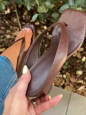 These chocolate brown wedge sandals are AMAZING! So comfortable and elevate all of my outfits. The staple shoe you want in your closet ✨😮‍💨  #sandals #sandalwedge #wedges #wedgesandals #athlefit 