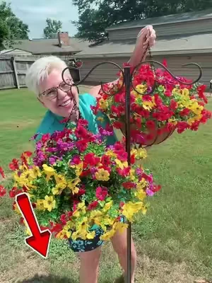 #hangingbaskets #floral #flowerbasket #dealsforyoudays #tiktokshopcreatorpicks artificial flowers with hanging baskets 