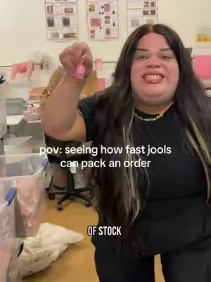 Best employee at sushyglow 💁🏽‍♀️🍑✨ Packing a peach crème order in a Very Demure manner 🥛🫶🏼 Be sure to place your order to receive an exclusive signed magical thank you card by the one and only @Jools Lebron , they are halfway gone!!🐮✨🍑 #sushyglow #verydemure #packinganorder #fulfillment #SmallBusiness 