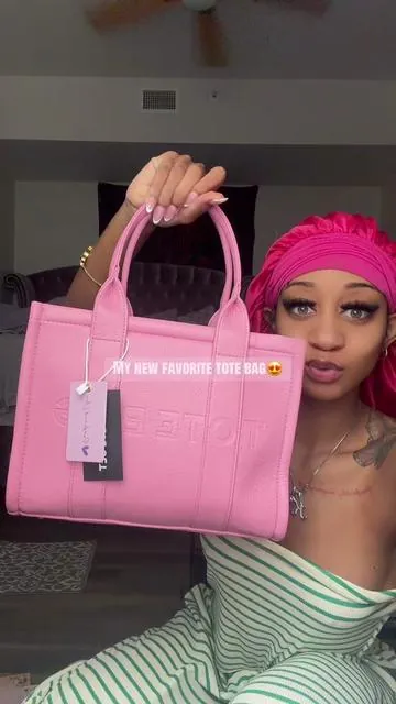 So pink & pretty 🤩 💕🎀✨ #tiktokmademebuyit #pink #pinktotebag #totebag 
