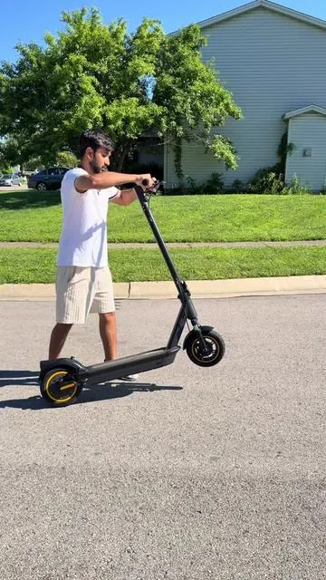 AOVOPRO Electric Scooter 500W Double suspension,e-scooter,Foldable electric scooter.  #electricscooter #escooter #scooter #dealsforyoudays #tiktikshopcreatorpicks   