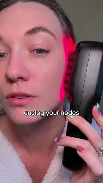 Two months in and I still absolutely love this head and neck massager. It’s been such a game changer for draining the puffiness from my face in the mornings.  Also, as someone who works from her laptop and phone all day, it’s an absolute lifesaver for neck tension. #napre #headmassager #facialmassage #dealsforyoudays #lymphaticdrainage 