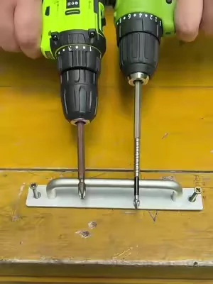 Un toque. Un tornillo. Listo. Imán potente + diseño antideslizante.#DIYProjects #diytools #TikTokMadeMeBuyIt #ToolTok #MagneticDrillBit 