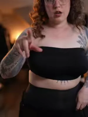 5'2 size 12, 38DD wearing an XL (L fits better)