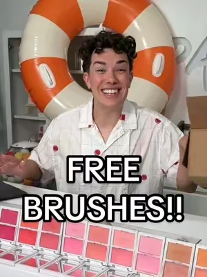 FREE EYESHADOW BRUSHES WITH ALL PALETTE PURCHASES RN!!!! #painted #dealsforyoudays #summersales 