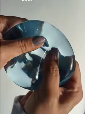 these are the most underrated cubes on TikTok. so so satisfying 🤤 #squishy #icecube #dealsforyoudays #summerwins 