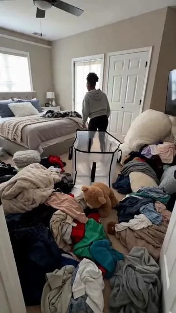Room: messy → clean. One giant bag. #roomcleanout #heavydutymovingbag #XXXLmovingbag #fastpacking #storagebag #tiktokshopmemorialday #TikTokShopDealsforYouDays