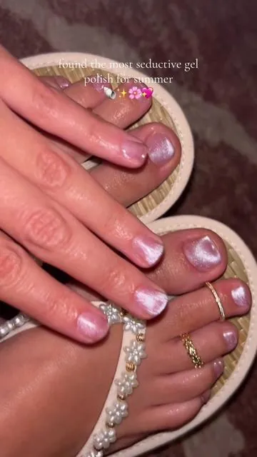 So delicious looking 🤤🫦#gelpolish #cateyepolish #nails 