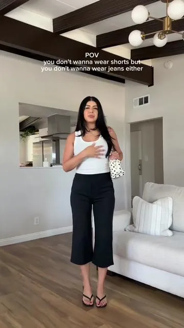 wide leg capri pants are soooo cute im in love with them!! Wearing small! @G4Free Store #capripants #yogapants #dealsforyoudays #midyearsale #g4freemidyearsale 