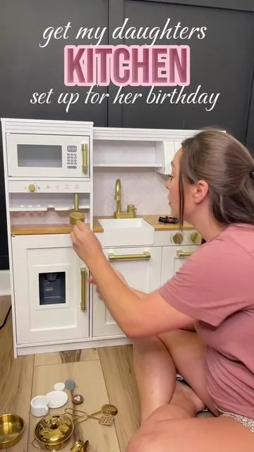 This kitchen is so adorable!! #dealsforyoudays #TikTokShopDealsforYouDays #girlmom #fyp #playkitchen 