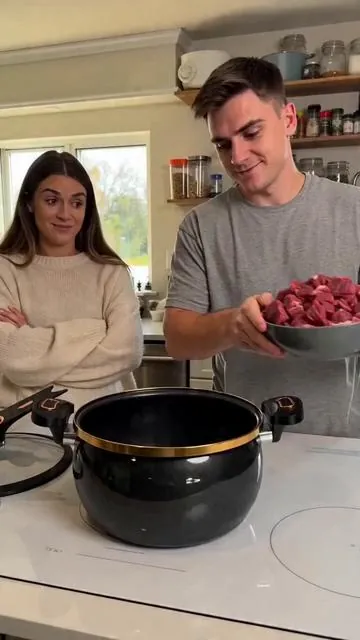 POV: You dump meat in this pot & it cooks in 10 mins 🔥 Non-stick, twist lock, *chef's kiss* #DealsforYouDays #CookingHack #KitchenEssential #TikTokMadeMeBuyIt #FYP #SummerWins #DealsForYouDays