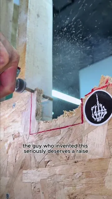 Te apuesto a que el 99% de la gente no tiene ni idea de cómo hacer un agujero cuadrado perfecto en madera.#DIY#TikTokShopJumpstartSale#TikTokHolidayHaul #tiktokshop 