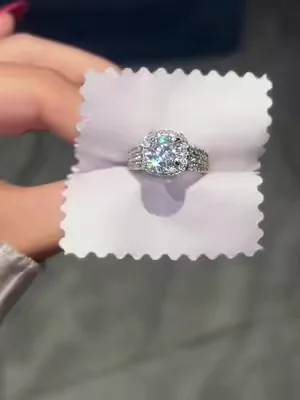 😍😍😍#rings #engagementring #travelring #jewelry #giftguide 