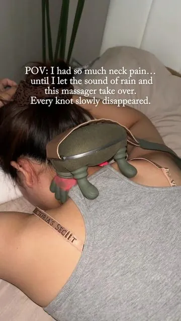 🥹💆🏼‍♀️#fyp #massager #backpain #relax