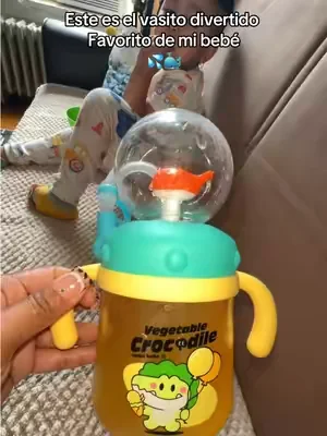 La botella más divertida para que tus peques empiecen a tomar más agua #dealsforyoudays #giftguide #spotligh tfinds #toddlercup #sippycup @COMO BEBE 