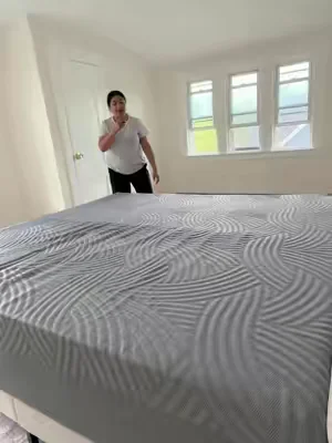 GoodNite Cool Nest Mattress ❄️ Si te despiertas con calor durante la noche, este colchón está diseñado para ayudarte a descansar con mayor comodidad. Cuenta con una funda removible con zipper para facilitar la limpieza y está disponible en diferentes tamaños para adaptarse a tu espacio. #CoolingMattress #BedroomEssentials #SleepComfort #mattress  #DealsForYouDays 