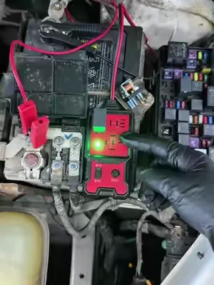 ¿El aire acondicionado de tu coche no enfría? ¡Revisa esto primero!#Car #Tools #Tips #DIY #brokenrelay 