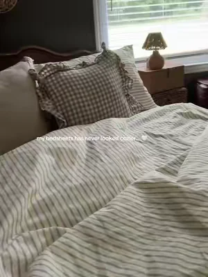 soft striped design sheets instantly made my bedroom feel brighter and more put together #dealsforyoudays #bedding #sheets #bedsheets #summervibes 