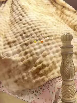I need this in every color 😍 #mellow #blanket #blankets #bedroom #bedroomdecor 