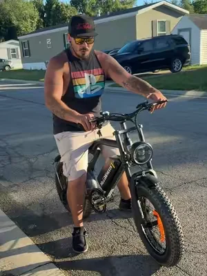 I had to finally stop him and ask him about this bad boy! ##ebike##electricbike##bike##summerwins##dealsforyoudays