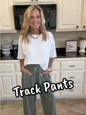 I’m in an XS in these cute track pants from @Yeokou @yeokou_fashion #dealsforyoudays #dfyd #workoutgear #cutepants 