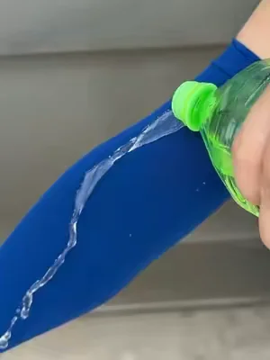 Las mangas de enfriamiento se han convertido en un artículo esencial para las salidas de verano. No solo protegen la piel del daño solar y brindan una sensación refrescante, sino que también funcionan como un accesorio de moda en conjuntos con estilo.
 #TikTokShop #GoodThing #FYP #Summer #SkinProtection 