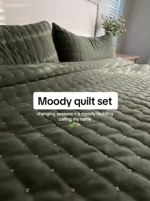simple yet adds so much texture to our room for the perfect mood #beddingset #bedding #moody 