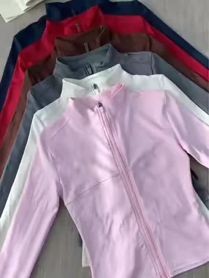 A zip-up jacket that balances ease and power at once—understated, yet striking.🏋🏽‍♀️🏃🏽‍♀️🧘🏽‍♀️#dealsforyoudays #spotlightfinds #summerwins #jacket #sporty 