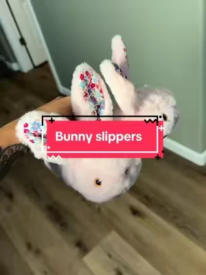 Adorable!  #bunnyslipper #slippers