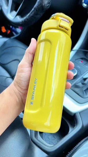 It comes in many colors 🔥 #waterbottle #tumbler #stanley #dealsforyoudays #drinkmore 