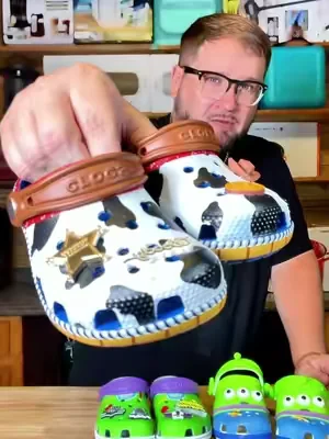 #crocs #disney #crocsshoes #dealsforyoudays 