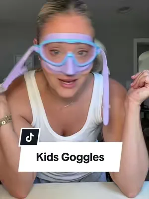 My kids have tested a LOT of swim goggles, and these are one of the few pairs that actually stay put. 🙌 The nose cover helps keep water out, the back clip makes them easy to put on without pulling hair, and they seal really well around the eyes. If your kids basically live in the pool all summer, these are worth grabbing. #swimgoggles #summermusthaves #poolday #momfinds #tiktokshopfinds 