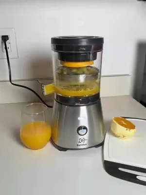 Jugo fresco todos los dias sin tanto quimico #electricjuicer 
