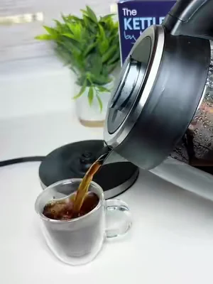 #glass #tetera #teteraelectrica #coffee #dealsforyoudays Tetera eléctrica MegaChef de 1,8 litros con cuerpo de vidrio y acero inoxidable, con infusor de té.