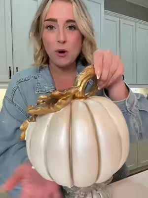 These pumpkins are STUNNING 🍂🤍 #falldecor #falldealsforyou #qvcirl 
