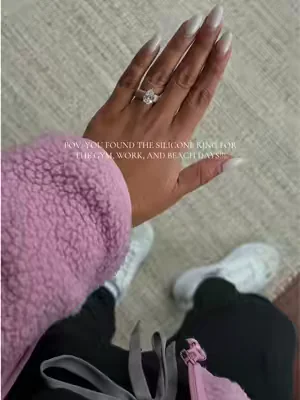 OMG TAN AND ROSE GOLD!!! Ahhhh! I’m one of those girls who refuses to wear my ring to the gym or pool because I’m afraid of losing it but omg I found such a cute temporary ring! Silicone but still GORGEOUS!!  Silicone Diamon Rings. Rinfit Rings. Rinfit Silicone Ring. #siliconerings #rings #ringstack #gymrings #rinfit 