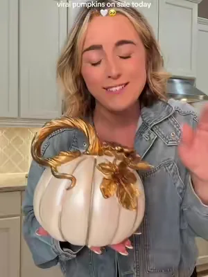 The most beautiful piece of fall decor 🥹🍂 #falldecor 
