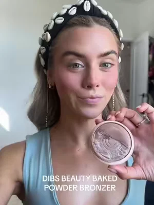my original makeup duo my baked powder bronzer and the duo ended brush these have been in my makeup bag for years it gives the ultimate bronzed sun kissed finish  #powderbronzer #dibsbeauty #dealsforyoudays #bakedbronzer #bronzertutorial @DIBSBEAUTY 